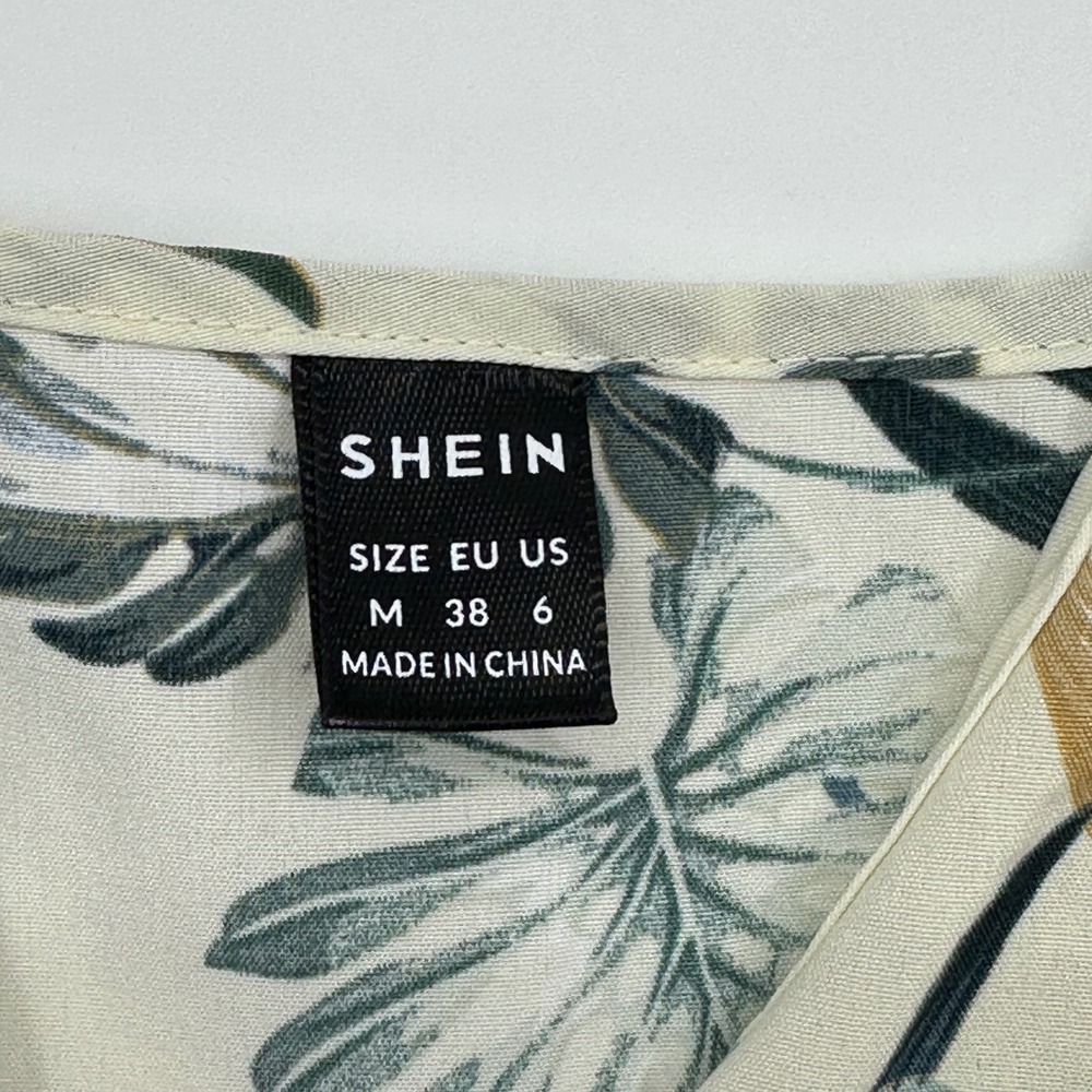 SHEIN Floral Print Tropical Hawaiian Sleeveless Wrap Romper Shorts Size M - Picture 4 of 5